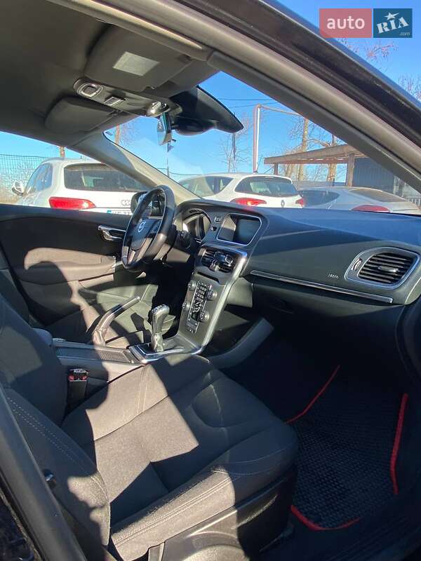 Хэтчбек Volvo V40 2016 в Кривом Роге