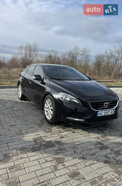 Хэтчбек Volvo V40 2013 в 
