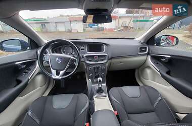 Хэтчбек Volvo V40 2014 в 