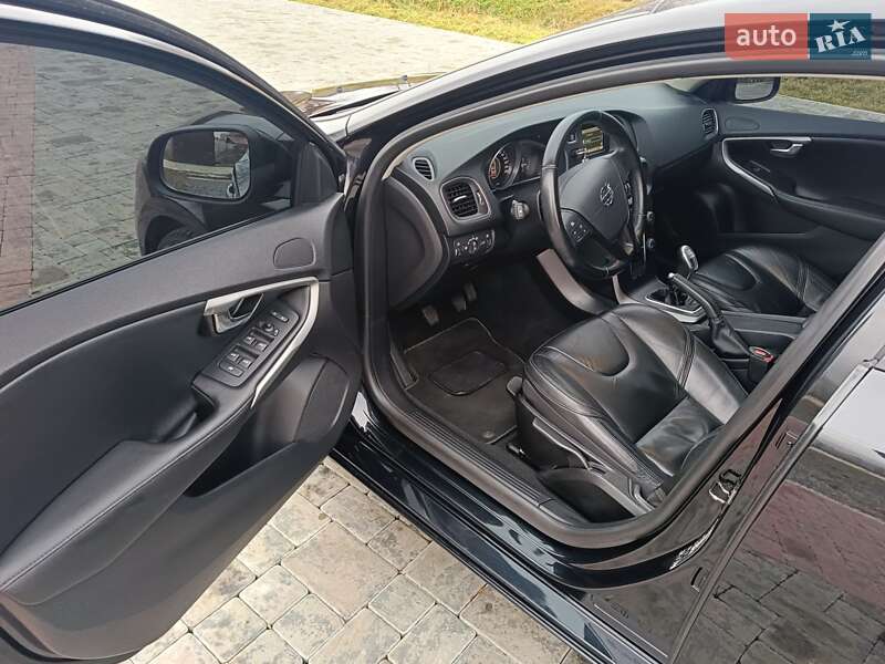 Хэтчбек Volvo V40 2013 в Киеве