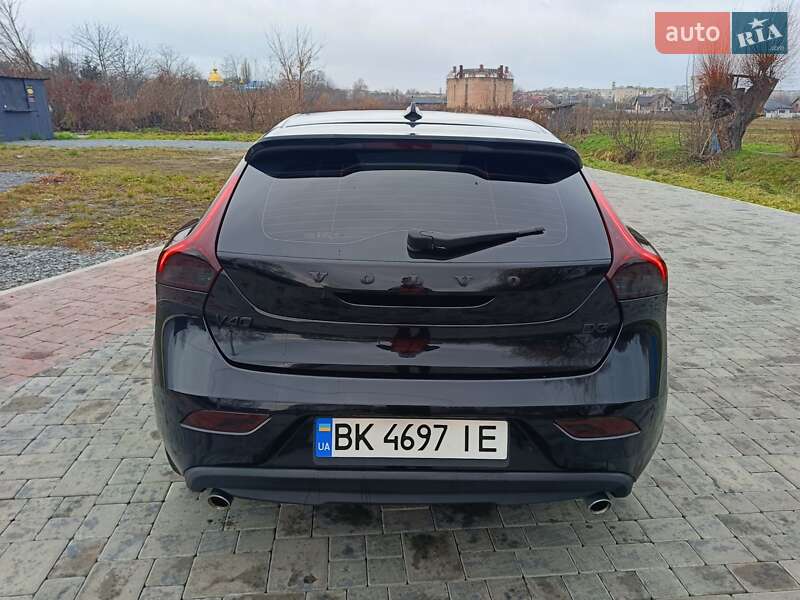 Хэтчбек Volvo V40 2013 в Киеве