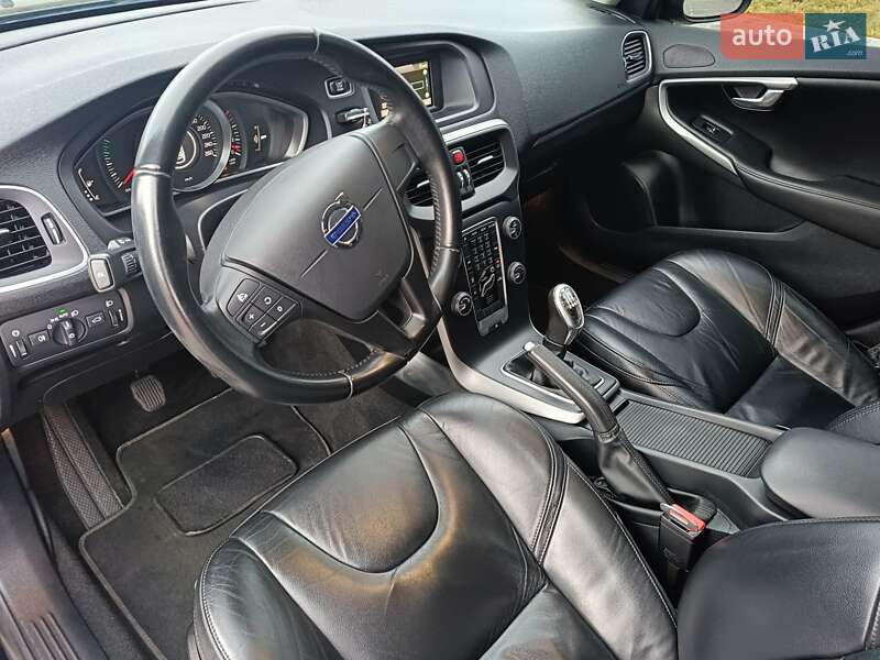 Хэтчбек Volvo V40 2013 в Киеве