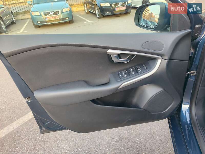 Хетчбек Volvo V40 2012 в Києві