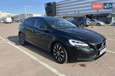 Хэтчбек Volvo V40 2019 в Киеве
