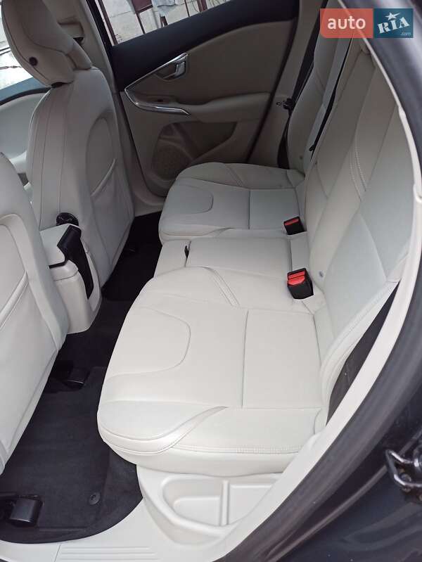 Хэтчбек Volvo V40 2013 в Днепре