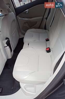 Хэтчбек Volvo V40 2013 в 