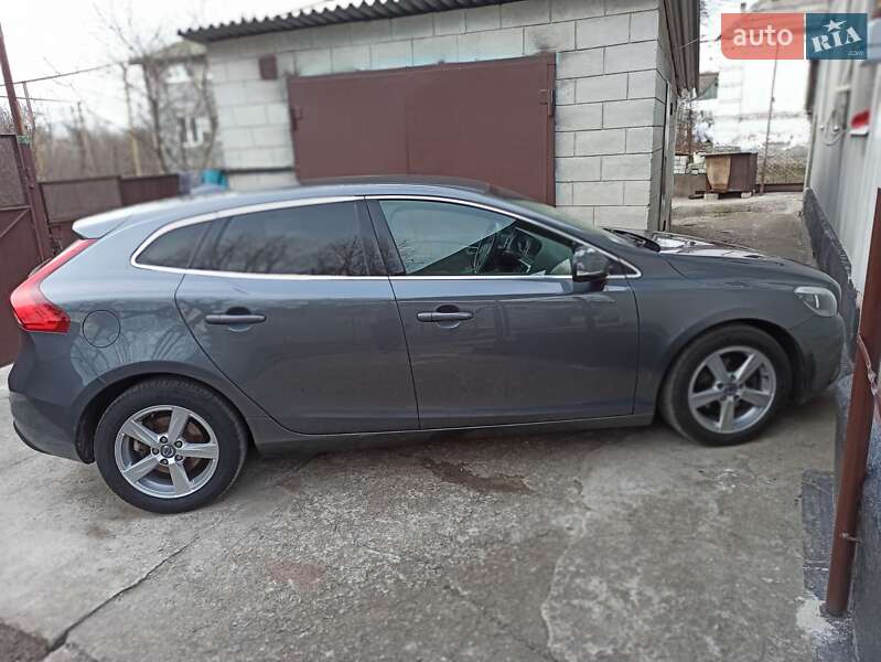 Хэтчбек Volvo V40 2013 в Днепре