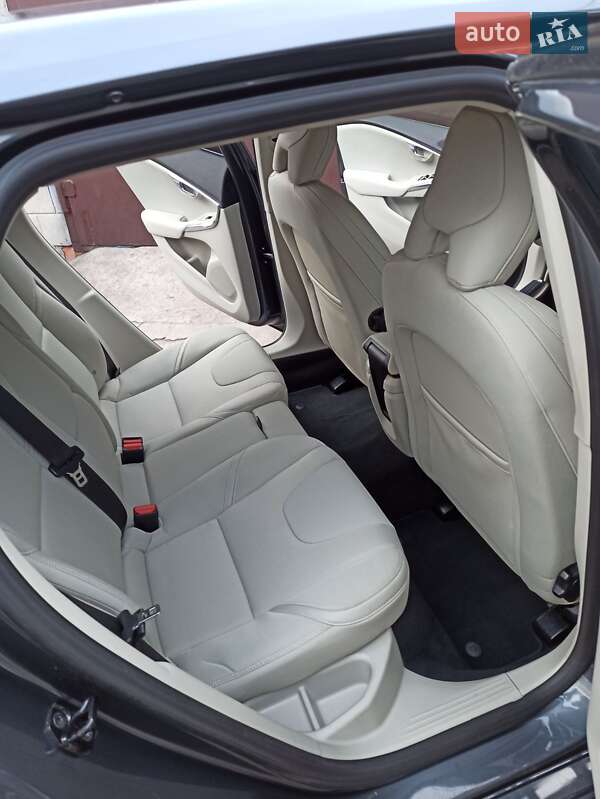 Хэтчбек Volvo V40 2013 в Днепре