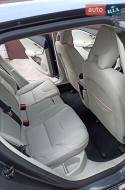 Хэтчбек Volvo V40 2013 в 