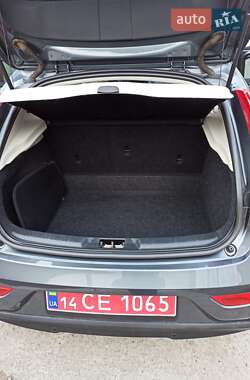 Хэтчбек Volvo V40 2013 в 