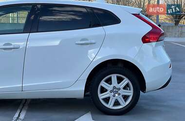 Хэтчбек Volvo V40 2013 в 