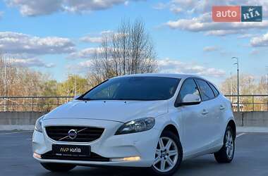 Хэтчбек Volvo V40 2013 в 