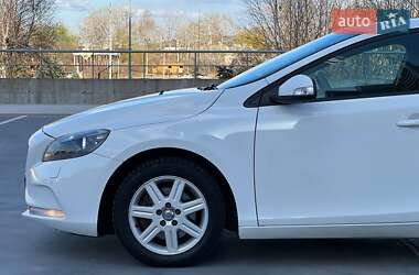 Хэтчбек Volvo V40 2013 в 