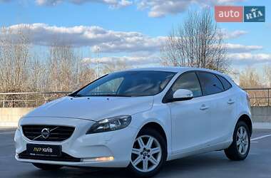 Хэтчбек Volvo V40 2013 в 