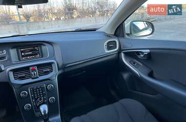 Хэтчбек Volvo V40 2013 в 