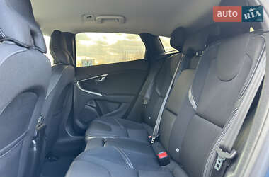 Хэтчбек Volvo V40 2014 в 