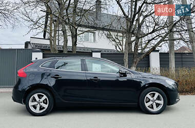 Хэтчбек Volvo V40 2014 в 