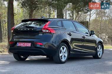 Хэтчбек Volvo V40 2013 в 