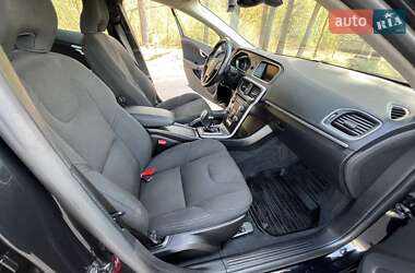 Хэтчбек Volvo V40 2013 в 