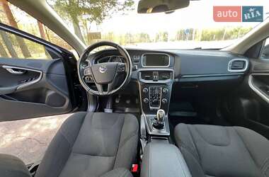 Хэтчбек Volvo V40 2013 в 