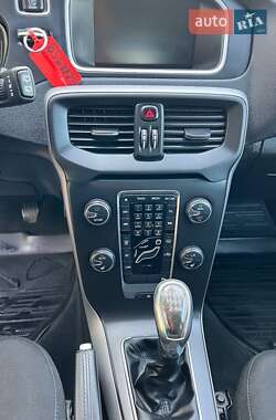 Хэтчбек Volvo V40 2013 в 