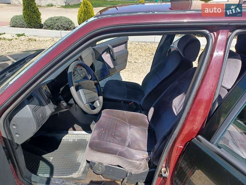Універсал Volvo V40 1996 в Старому Самборі