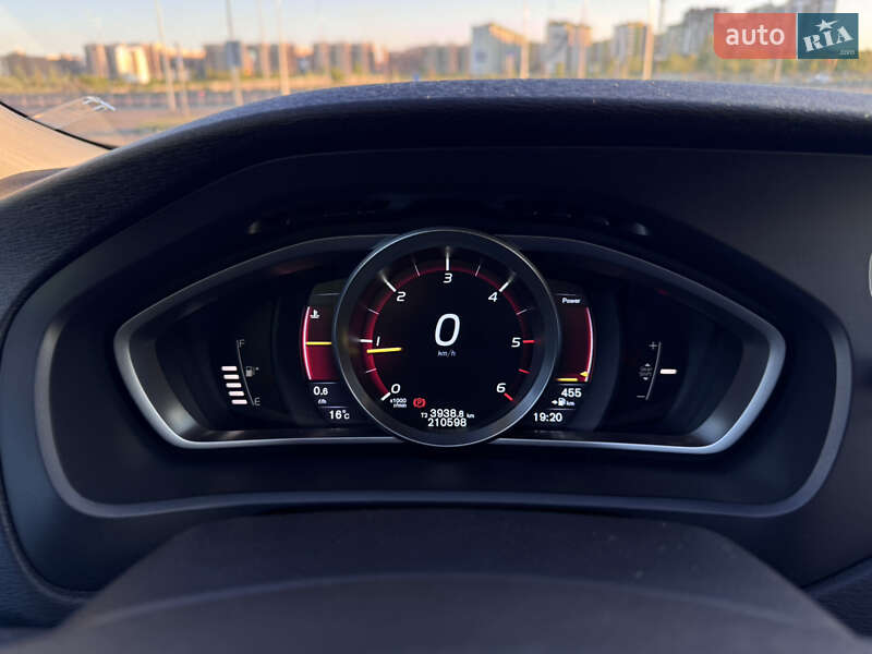 Хэтчбек Volvo V40 2014 в Киеве