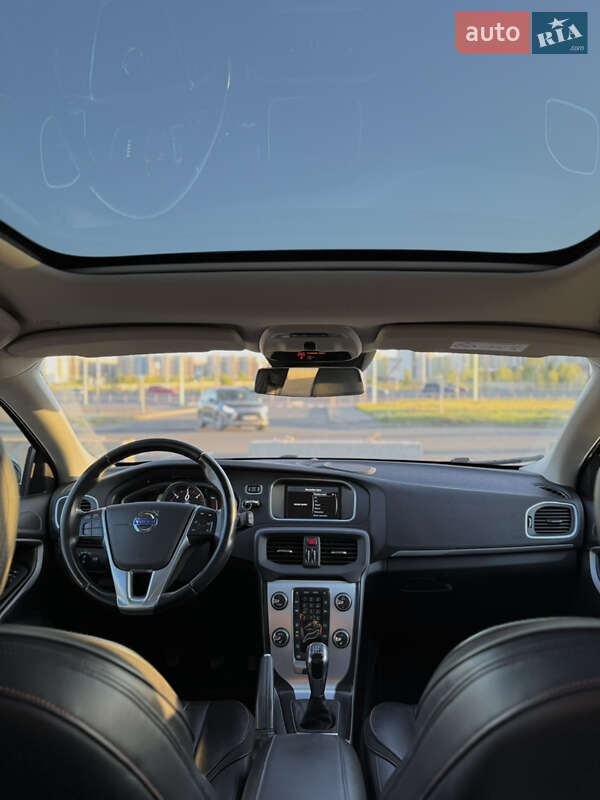 Хэтчбек Volvo V40 2014 в Киеве