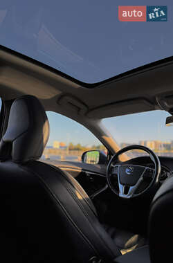 Хетчбек Volvo V40 2014 в Києві