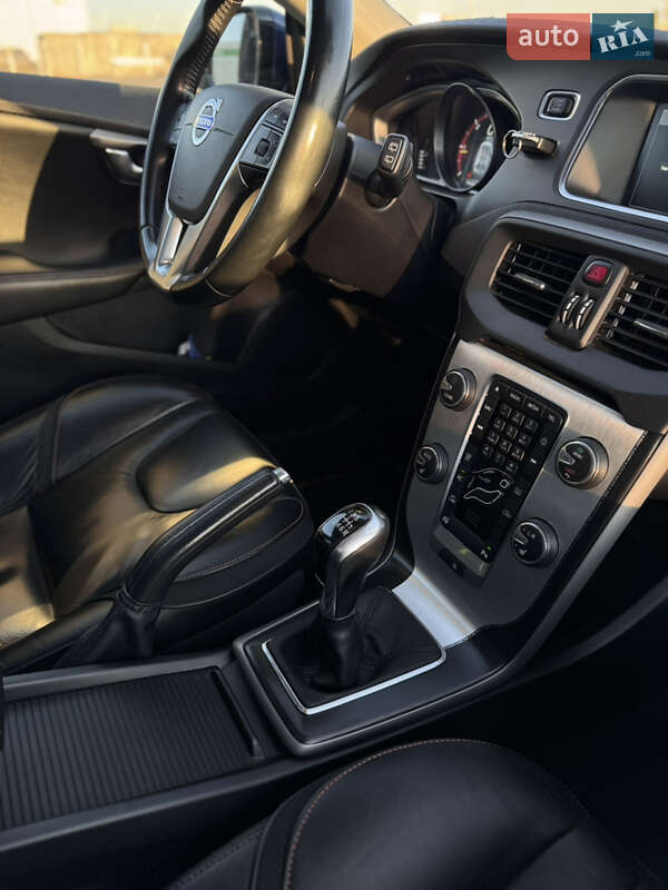 Хэтчбек Volvo V40 2014 в Киеве