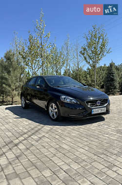 Хэтчбек Volvo V40 2015 в 