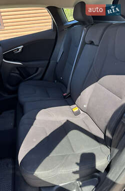 Хэтчбек Volvo V40 2015 в 