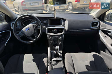 Хэтчбек Volvo V40 2015 в 