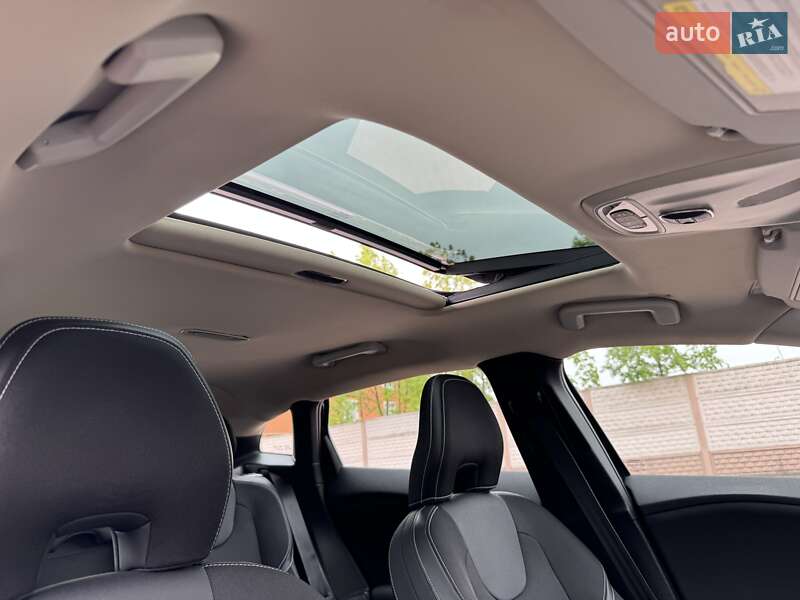 Хетчбек Volvo V40 2013 в Стрию