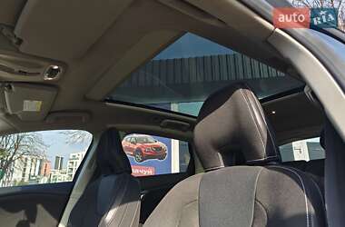 Хэтчбек Volvo V40 2012 в 