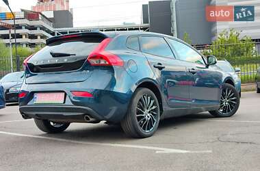 Хэтчбек Volvo V40 2012 в 