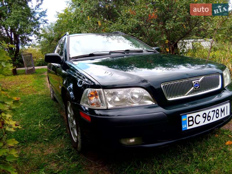 Универсал Volvo V40 2000 в 