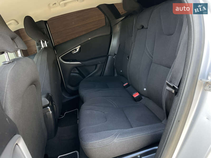 Хэтчбек Volvo V40 2014 в Бердичеве
