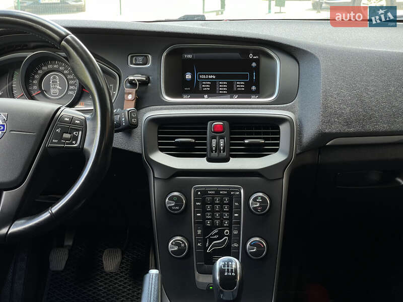 Хэтчбек Volvo V40 2014 в Бердичеве