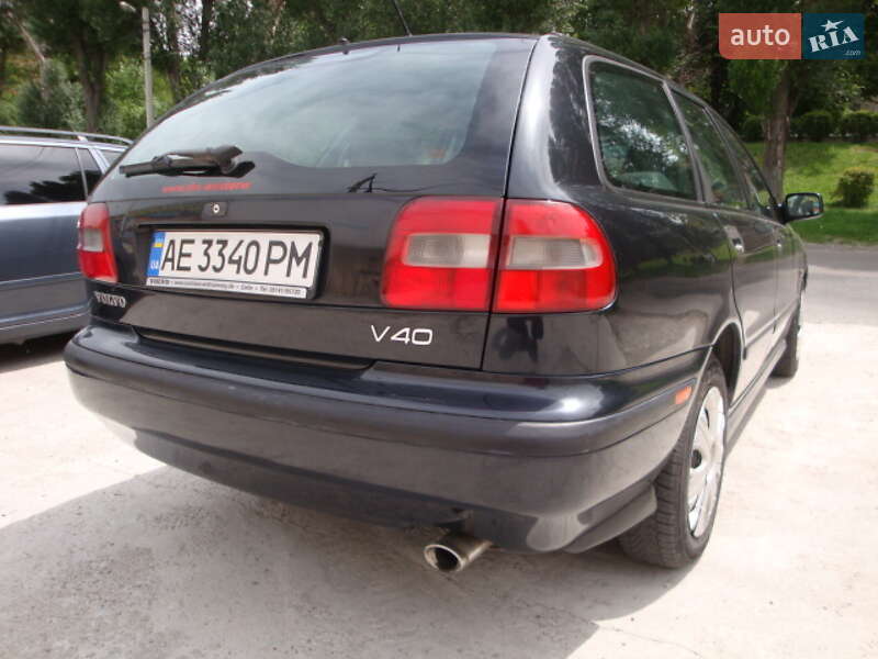 Універсал Volvo V40 2000 в Кам'янському