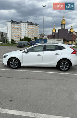Хэтчбек Volvo V40 2015 в 