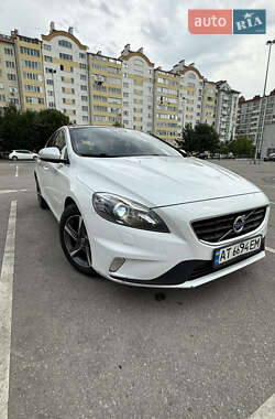 Хэтчбек Volvo V40 2015 в 