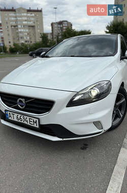 Хэтчбек Volvo V40 2015 в 