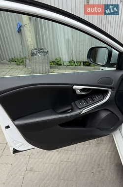 Хэтчбек Volvo V40 2015 в 