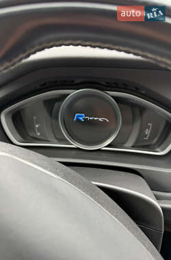 Хэтчбек Volvo V40 2015 в 