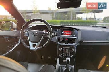 Хэтчбек Volvo V40 2017 в 