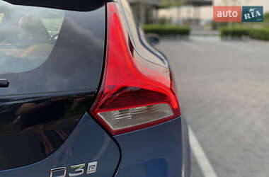 Хэтчбек Volvo V40 2017 в 