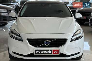 Хэтчбек Volvo V40 2018 в 