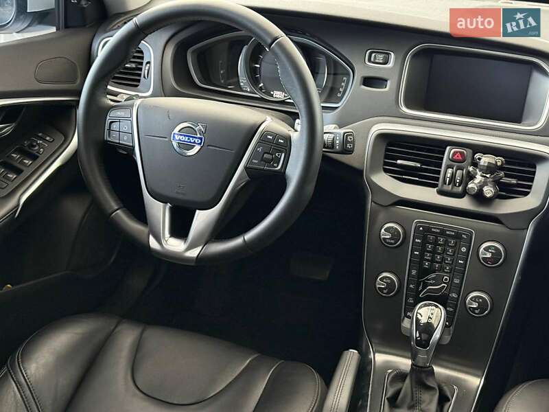 Хэтчбек Volvo V40 2018 в Одессе