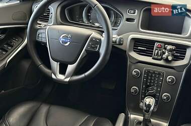 Хэтчбек Volvo V40 2018 в 